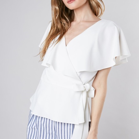 NWT Gorgeous white top with back detail - Picture 4 of 7